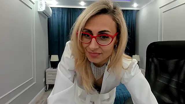 Snapshot of MuseOfStage chatting on 01-24-25, 02:51 MuseOfStage online show from 01-24-25, 02:51