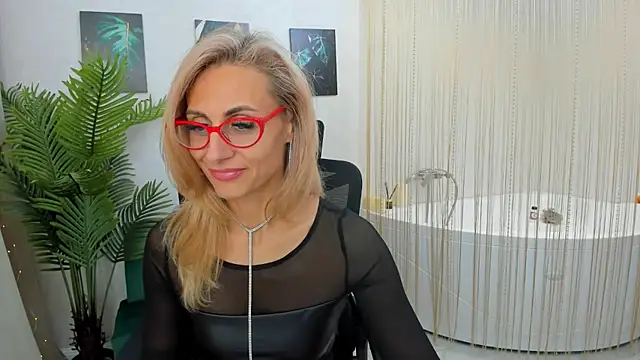 Snapshot of MuseOfStage chatting on 02-03-25, 02:34 MuseOfStage online show from 02-03-25, 02:34