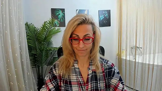 Snapshot of MuseOfStage chatting on 02-07-25, 12:06 MuseOfStage online show from 02-07-25, 12:06