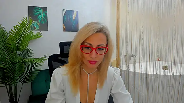 Snapshot of MuseOfStage chatting on 02-13-25, 10:55 MuseOfStage online show from 02-13-25, 10:55