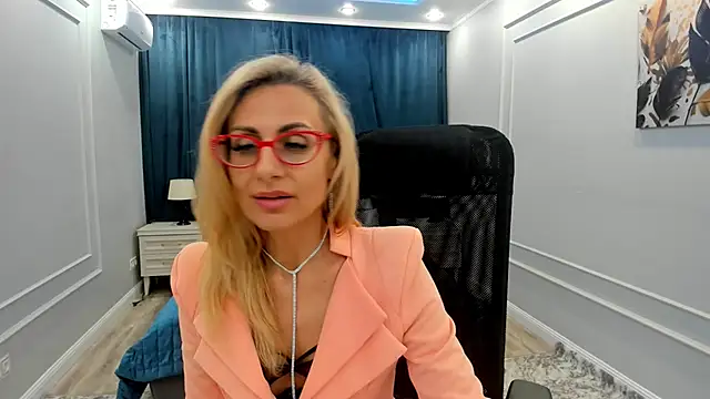 Snapshot of MuseOfStage chatting on 02-14-25, 02:33 MuseOfStage online show from 02-14-25, 02:33