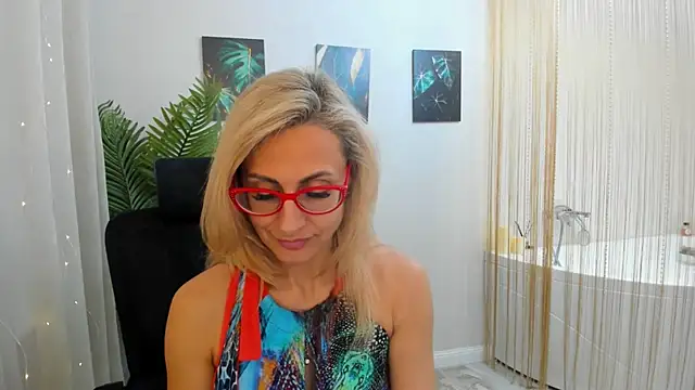 Snapshot of MuseOfStage chatting on 02-19-25, 11:38 MuseOfStage online show from 02-19-25, 11:38