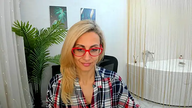 Snapshot of MuseOfStage chatting on 02-24-25, 02:48 MuseOfStage online show from 02-24-25, 02:48