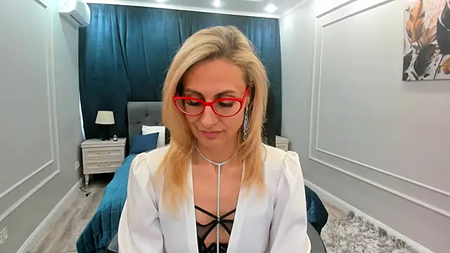 Snapshot of MuseOfStage chatting on 02-26-25, 11:41 MuseOfStage online show from 02-26-25, 11:41