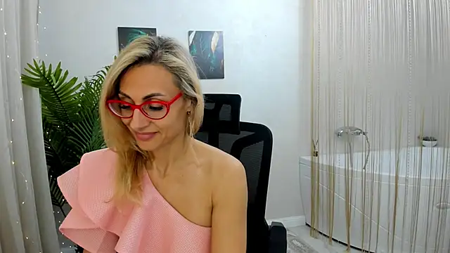 Snapshot of MuseOfStage chatting on 03-02-25, 02:32 MuseOfStage online show from 03-02-25, 02:32