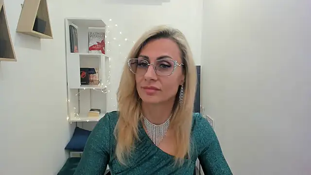 Snapshot of MuseOfStage chatting on 03-05-25, 11:28 MuseOfStage online show from 03-05-25, 11:28