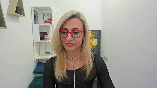 Snapshot of MuseOfStage chatting on 03-05-25, 05:39 MuseOfStage online show from 03-05-25, 05:39