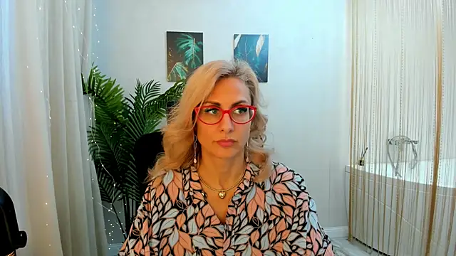 Snapshot of MuseOfStage chatting on 03-07-25, 11:29 MuseOfStage online show from 03-07-25, 11:29