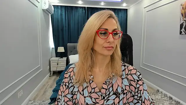 Snapshot of MuseOfStage chatting on 03-10-25, 11:32 MuseOfStage online show from 03-10-25, 11:32