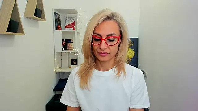 Snapshot of MuseOfStage chatting on 03-14-25, 11:34 MuseOfStage online show from 03-14-25, 11:34