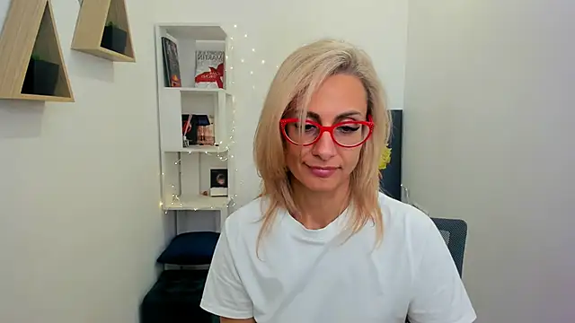 Snapshot of MuseOfStage chatting on 03-14-25, 02:41 MuseOfStage online show from 03-14-25, 02:41