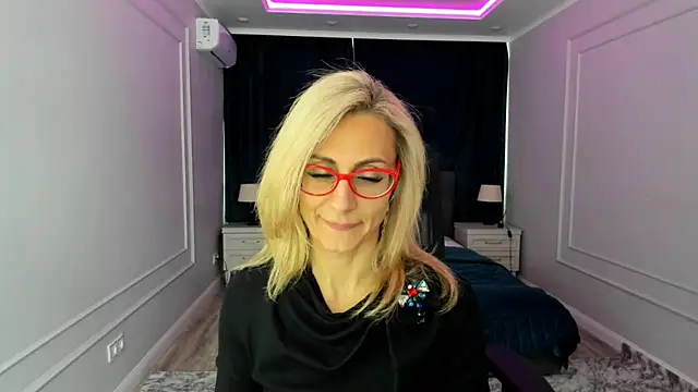 Snapshot of MuseOfStage chatting on 03-17-25, 11:42 MuseOfStage online show from 03-17-25, 11:42