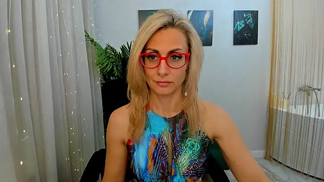 Snapshot of MuseOfStage chatting on 03-19-25, 11:28 MuseOfStage online show from 03-19-25, 11:28