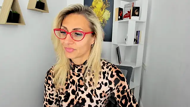 Snapshot of MuseOfStage chatting on 09-10-25, 11:32 MuseOfStage online show from 09-10-25, 11:32