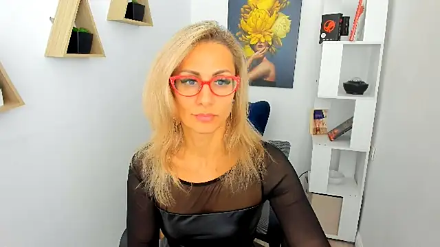 Snapshot of MuseOfStage chatting on 10-06-25, 08:45 MuseOfStage online show from 10-06-25, 08:45