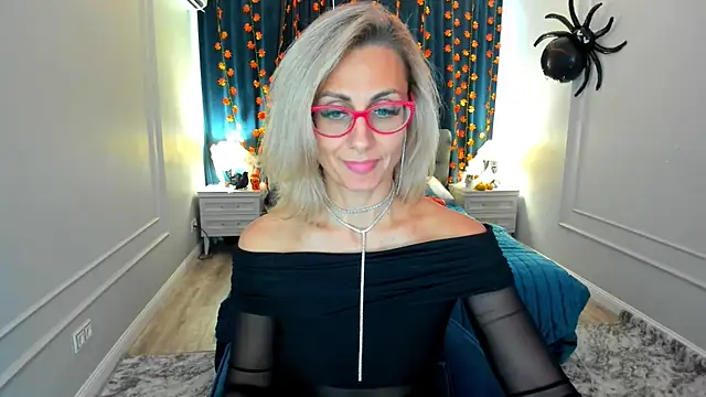 Snapshot of MuseOfStage chatting on 10-17-25, 12:19 MuseOfStage online show from 10-17-25, 12:19