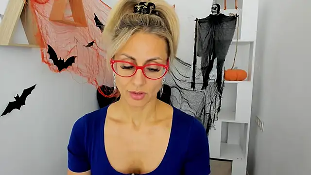 Snapshot of MuseOfStage chatting on 10-20-25, 10:05 MuseOfStage online show from 10-20-25, 10:05