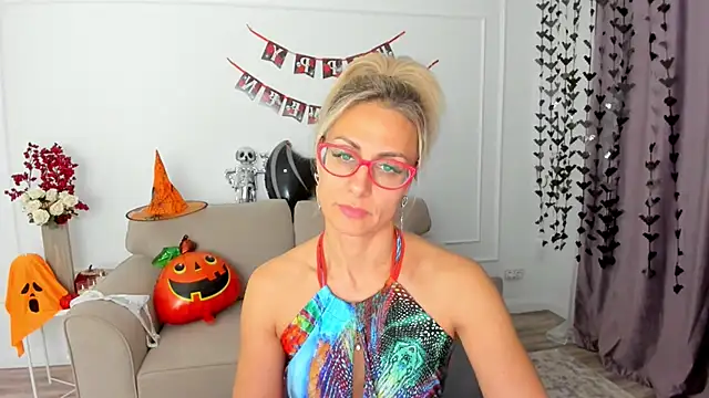 Snapshot of MuseOfStage chatting on 10-28-25, 11:47 MuseOfStage online show from 10-28-25, 11:47