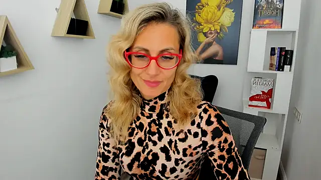 Snapshot of MuseOfStage chatting on 11-09-25, 11:30 MuseOfStage online show from 11-09-25, 11:30