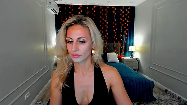 Snapshot of MuseOfStage chatting on 11-11-25, 11:54 MuseOfStage online show from 11-11-25, 11:54