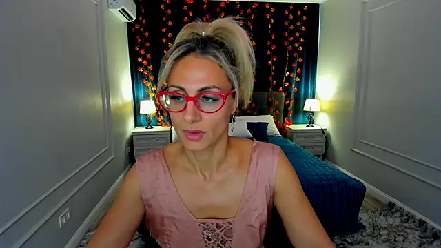 Snapshot of MuseOfStage chatting on 11-14-25, 11:09 MuseOfStage online show from 11-14-25, 11:09