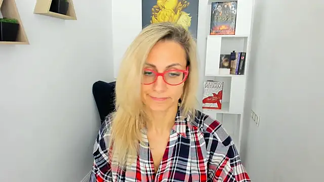 Snapshot of MuseOfStage chatting on 11-23-25, 11:32 MuseOfStage online show from 11-23-25, 11:32