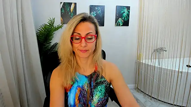 Snapshot of MuseOfStage chatting on 11-30-25, 11:47 MuseOfStage online show from 11-30-25, 11:47