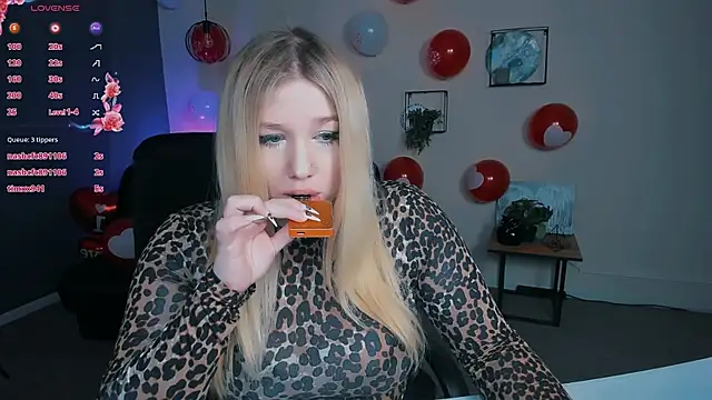 juli kisss online show from 02-15-25, 09:38