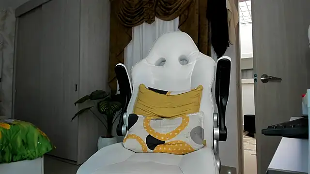 cherryfox88 online show from 04-18-26, 08:42