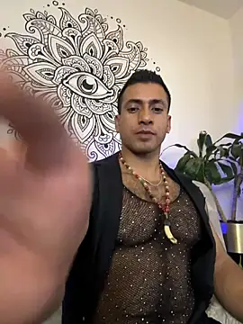 aaroncolombia online show from 10-31-25, 11:17