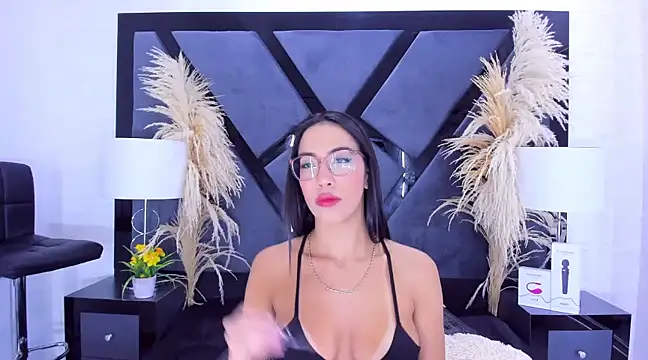 Snapshot of KylieWhite chatting on 01-16-25, 12:31 KylieWhite online show from 01-16-25, 12:31