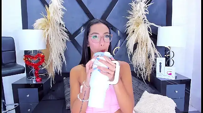 Snapshot of KylieWhite chatting on 02-04-25, 04:18 KylieWhite online show from 02-04-25, 04:18