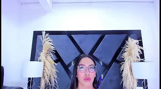 Snapshot of KylieWhite chatting on 02-19-25, 03:49 KylieWhite online show from 02-19-25, 03:49