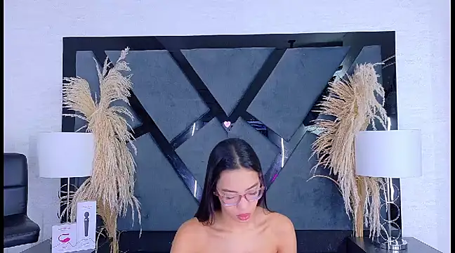 Snapshot of KylieWhite chatting on 03-10-25, 12:48 KylieWhite online show from 03-10-25, 12:48