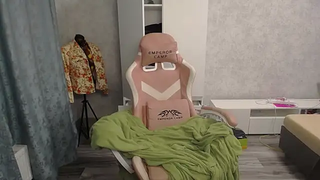 Snapshot of sweetserenity5 chatting on 02-14-25, 08:37 sweetserenity5 online show from 02-14-25, 08:37