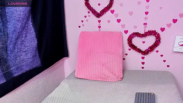 Snapshot of Giia39 chatting on 02-19-25, 01:39 Giia39 online show from 02-19-25, 01:39