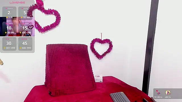 Snapshot of Giia39 chatting on 10-17-25, 10:40 Giia39 online show from 10-17-25, 10:40