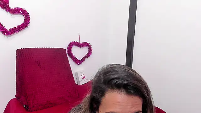 Snapshot of Giia39 chatting on 10-20-25, 10:38 Giia39 online show from 10-20-25, 10:38