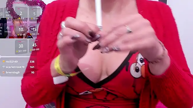 Snapshot of Giia39 chatting on 11-11-25, 12:49 Giia39 online show from 11-11-25, 12:49