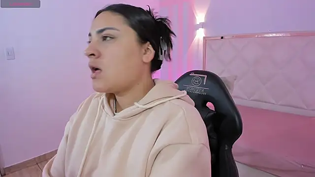 Brendda tay online show from 04-12-26, 03:11