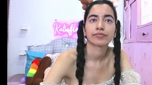 Snapshot of Katiaflex chatting on 02-06-25, 02:22 Katiaflex online show from 02-06-25, 02:22