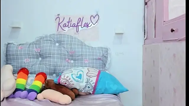 Snapshot of Katiaflex chatting on 03-12-25, 05:02 Katiaflex online show from 03-12-25, 05:02