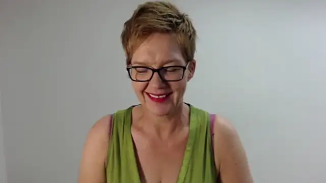 Snapshot of Sofie69Velvet chatting on 06-10-26, 01:10 Sofie69Velvet online show from 06-10-26, 01:10