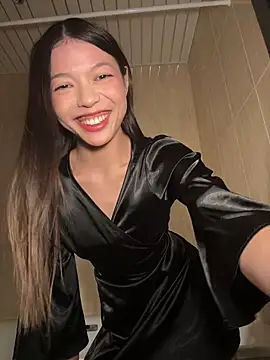 Snapshot of DesiredHoney chatting on 12-08-24, 06:39 DesiredHoney online show from 12-08-24, 06:39