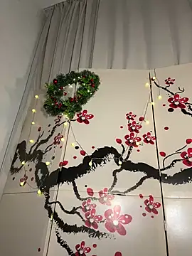 Snapshot of DesiredHoney chatting on 12-23-24, 06:27 DesiredHoney online show from 12-23-24, 06:27