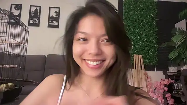 Snapshot of DesiredHoney chatting on 09-10-25, 05:46 DesiredHoney online show from 09-10-25, 05:46