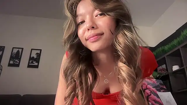 Snapshot of DesiredHoney chatting on 09-21-25, 04:52 DesiredHoney online show from 09-21-25, 04:52