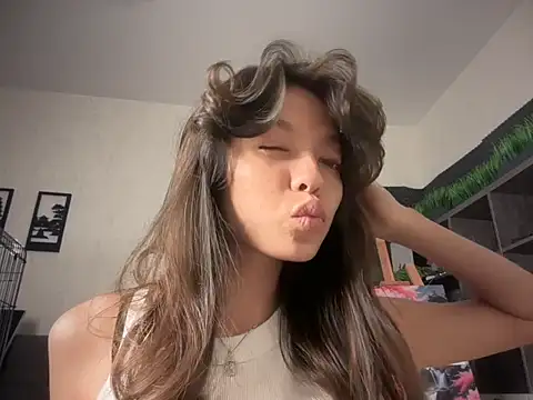 Snapshot of DesiredHoney chatting on 09-27-25, 05:51 DesiredHoney online show from 09-27-25, 05:51