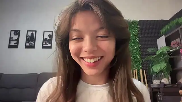 Snapshot of DesiredHoney chatting on 10-05-25, 04:38 DesiredHoney online show from 10-05-25, 04:38