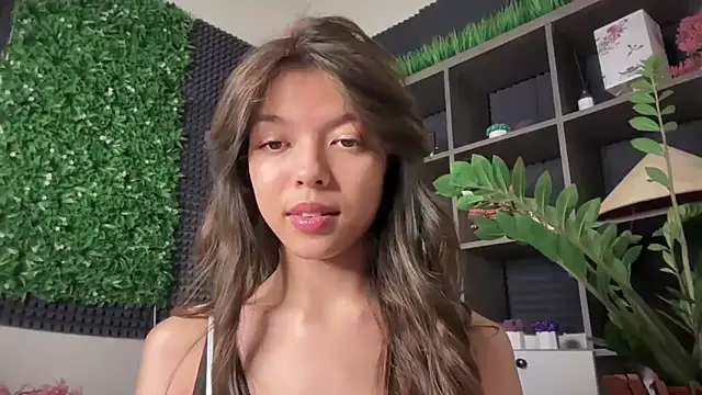 Snapshot of DesiredHoney chatting on 10-11-25, 03:43 DesiredHoney online show from 10-11-25, 03:43